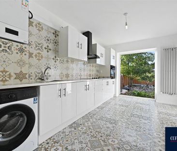 2 bedroom end of terrace house to rent - Photo 3