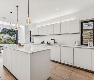 4 bedroom terraced house to rent - Photo 3