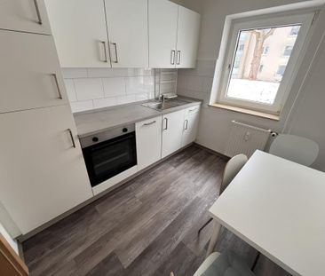 Moderne Einbauküche in renovierter 3-Zimmer-Wohnung in Castrop-Raux... - Photo 3