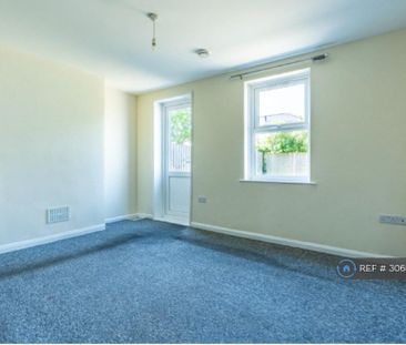 5 bedroom semi-detached house to rent - Photo 1