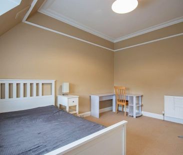 3 bedroom flat to rent - Photo 5