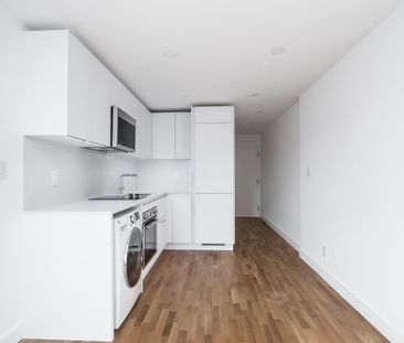 798 Richmond Street West - Photo 2