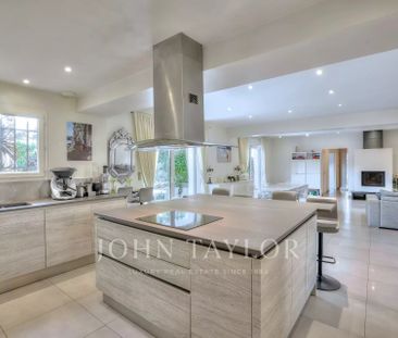 Maison à louer Mougins, Cote d'Azur, France7 500 EUR / Mois - Photo 4