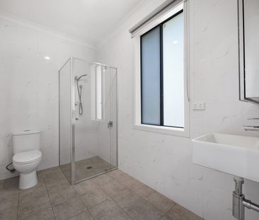 VERY CLEAN AND TIDY 5 BEDROOM HOUSE - Photo 5