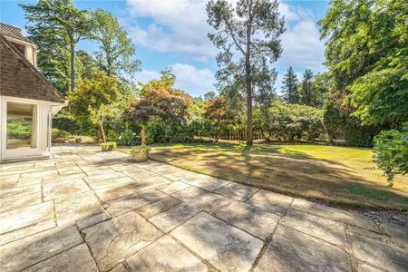 4 bedroom detached house to rent - Photo 3