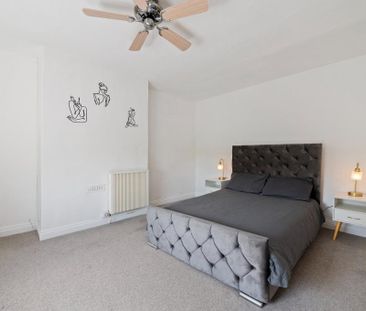2 bedroom terraced house to rent - Photo 4