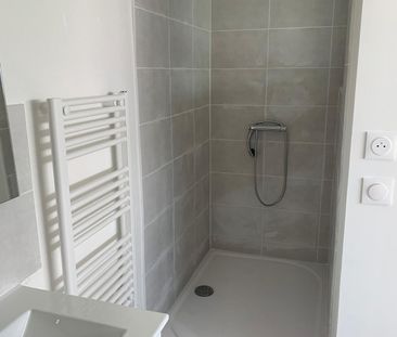 Location Appartement 2 pièces 38m² SIX FOURS LES PLAGES 83140 - Photo 5