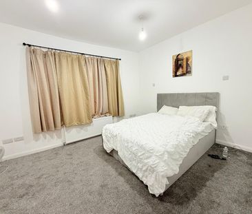 1 Bed Flat, High Road, IG1 - Photo 1