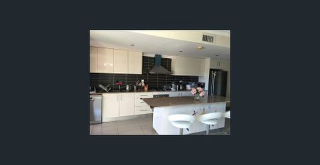 SPACIOUS, MODERN Townhouse - Photo 3