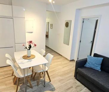 Alquiler de piso en Calle Armengual de la Mota - Photo 1