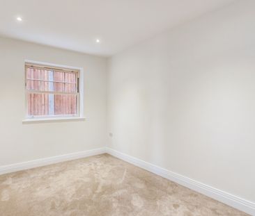 6 bedroom detached house to rent - Photo 4