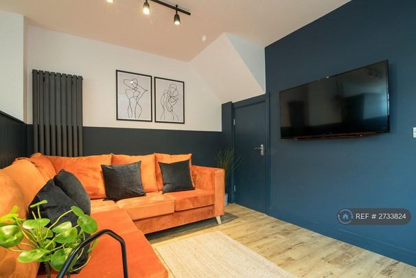 1 bedroom in a house share to rent - Photo 1