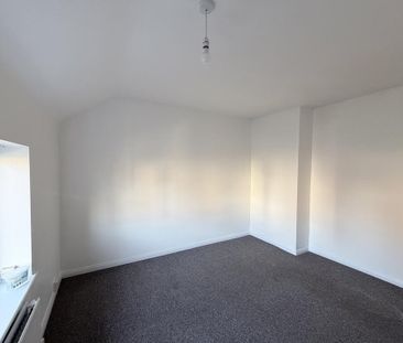 4 bedroom semi-detached house to rent - Photo 4