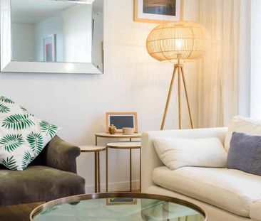 Warm character meets modern comfort on Robinson Street - Photo 1