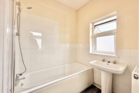 1 bed Flat Stromness Road, SS2 - Photo 5