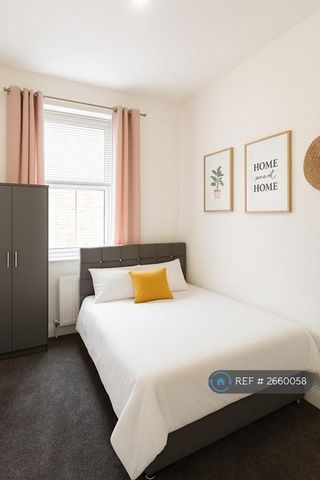 1 bedroom in a house share to rent - Photo 2