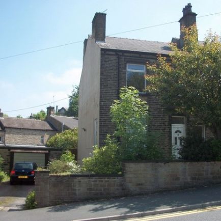 3 Bed - Newsome Road, Newsome, Huddersfield - Photo 1