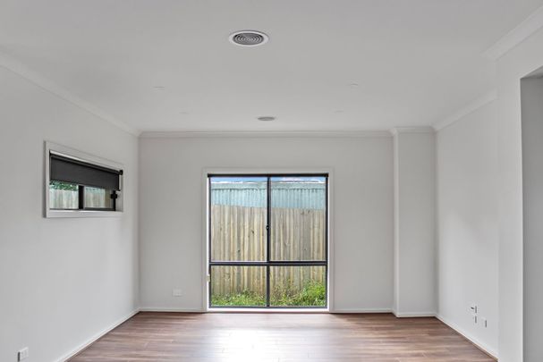 BRAND NEW FIVE BEDROOM, TWO-STOREY FAMILY HOME - Photo 1