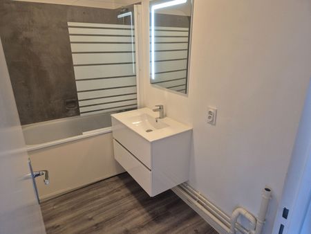 A LOUER Appartement F2 50000 Saint-Lô 1 chambre 46.77 m² - Photo 5