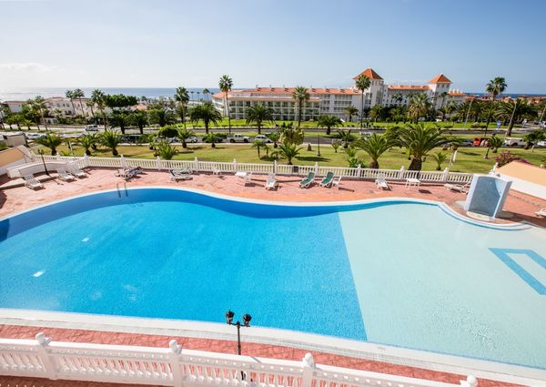 2-bedroom apartment for rent in the area of El Duque (Costa Adeje) in the residential complex El Veril.