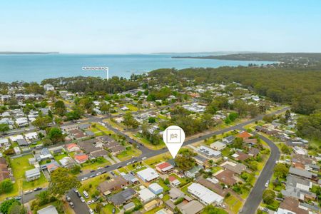 Freshly Renovated 3-Bedroom Home in Central Huskisson - Photo 5