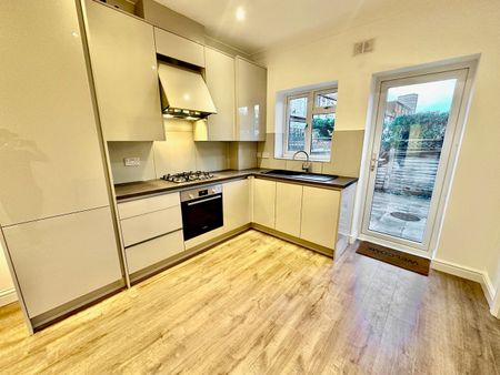 2 Bed Flat, Balfour Road, W3 - Photo 5