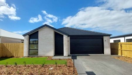 Location is everything! - Photo 2