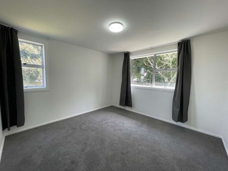 Newly renovated 3 bedroom property - Photo 4