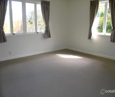 Renovated, Roomy & Ready - Family Living in the Heart of Coorparoo! - Photo 3