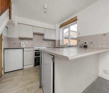 Derwent Road, Egham, TW20 - Photo 2