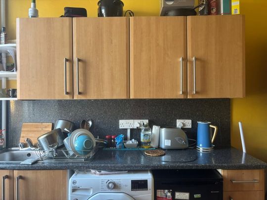 Room in a Shared Flat, St Marys Street, EH1 - Photo 1