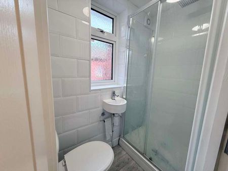 Burgess Road, SO16 - Photo 3