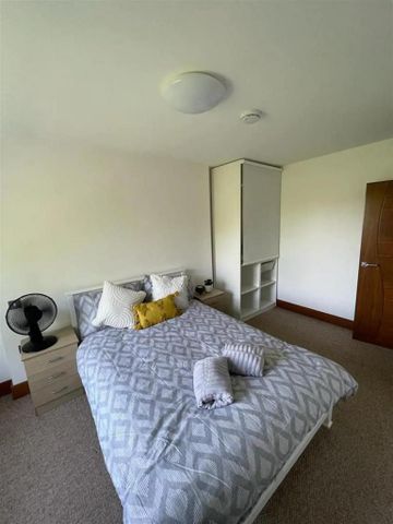 2 bedroom flat to rent - Photo 5