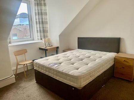 2 bedroom flat to rent - Photo 3