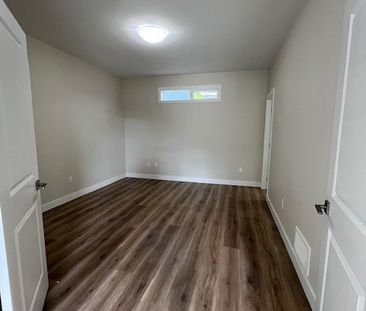Executive 3 Bedroom Plus Den/Office in Ladysmith - Photo 2