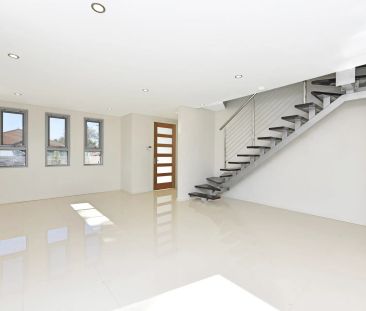 Stylish and spacious living in Prime location - Photo 1