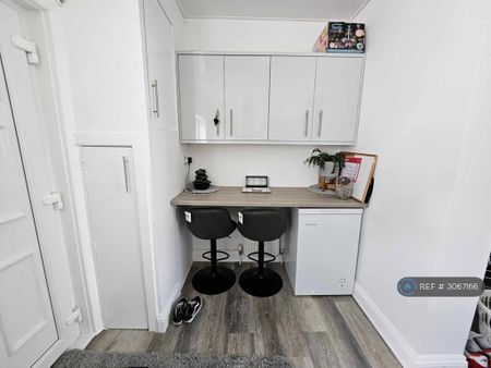 3 bedroom terraced house to rent - Photo 3