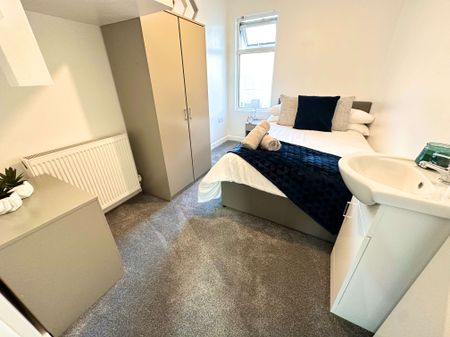 Accommodating House Share in Brighton Room 1 - Photo 3