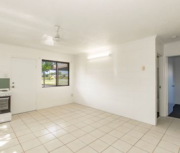 2/2 Saltbush Boulevard, Rasmussen - Photo 2