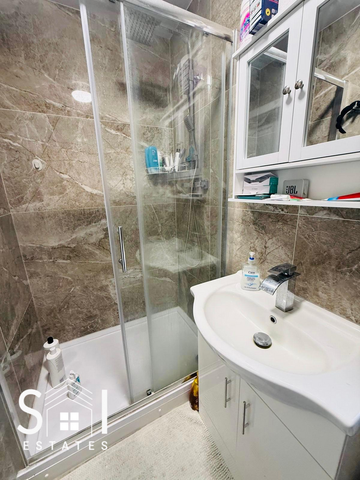 1 bedroom in a house share to rent - Photo 4