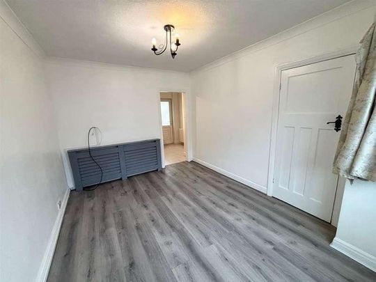 Castle Lane, Solihull, B92 - Photo 1