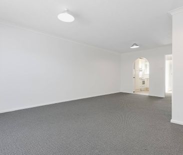 Bright & Charming Villa in Prime Tuart Hill Location! - Photo 3