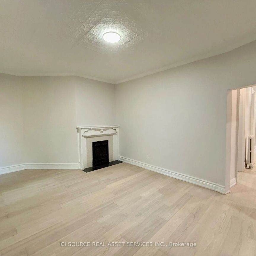 2 Bellwoods Park #2 - Photo 1