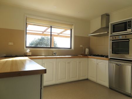 1/6 Stratton Avenue Lenah Valley TAS 7008 Australia - Photo 3