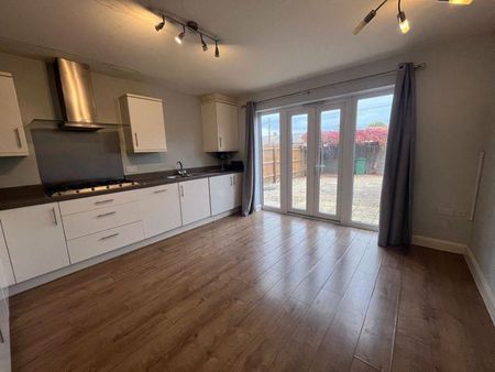 3 bedroom end of terrace house to rent - Photo 3