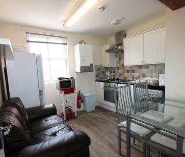 3 bedroom flat to rent - Photo 4