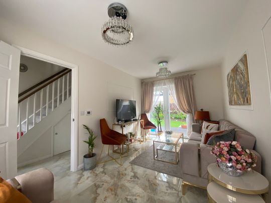 5 Bed Semi-Detached House, Sylvia Pankhurst Way, M13 - Photo 1
