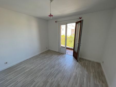 À louer – T3 climatisé au cœur de Solliès-Pont, face au château - Photo 3