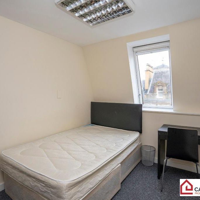3 bedroom flat to rent - Photo 1