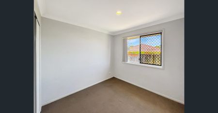 Spacious 4-Bedroom Family Home in Prime Location - Photo 5